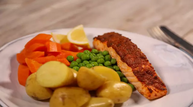 Pesto Salmon with Baby Potatoes and Vegetables