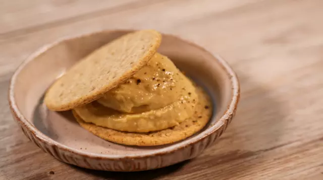 Hummus Filled Crackers